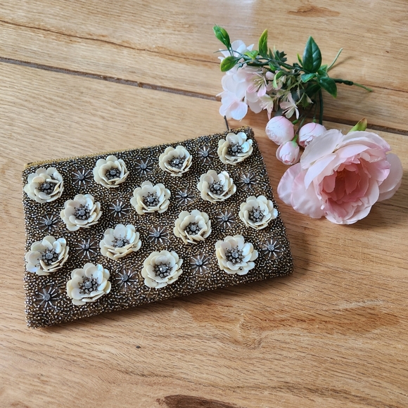 Anthropologie White Floral Beaded Evening Clutch Purse Shell Flowers - Picture 8 of 9